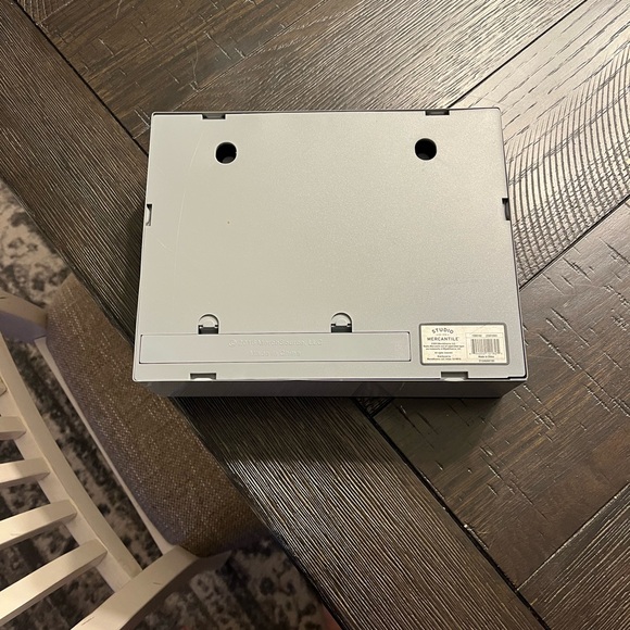 “Hello”
Studio mercantile led metal shadow box - Picture 6 of 8